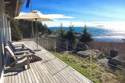Image de Isle au Haut. Rare find. Modern Home with Atlantic Ocean View. 3 bedrooms.