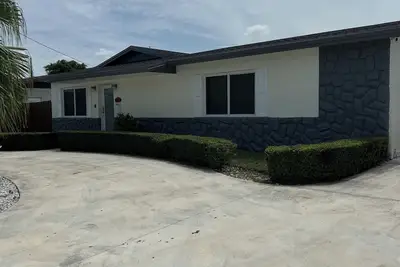 Image de Welcome to a beautiful and tranquil oasis nestled in the heart of sunny Miami.