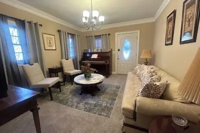 Image de Charming Historic Rtt in Summerville - Cozy 2Bdrm House with Convenient location