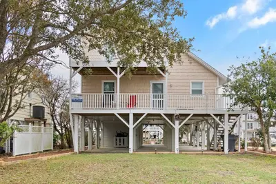 Image de Relaxing Canal Home in Sunset Beach