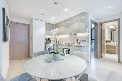 Image de Charming 2br Home with Elegant Interior