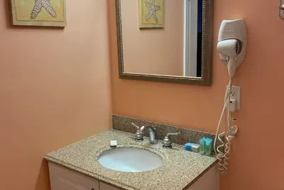 Image de Cozy 2 bedroom condo with WiFi, Ac in delightful north Wildwood\nBeachfront