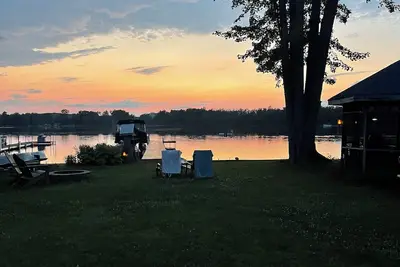 Image de Cozy 2-bedroom house in charming Sturgis with Beautiful sunsets on the lake. \n\n