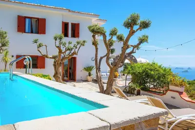 Image de Amalfi Villa in Nerano with Sweeping Views