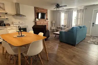 Image de Deer Run Duplex-Beautiful Lake View-Shared Dock!