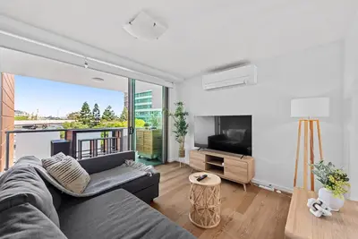 Image de Inner City Action! 3Bed/2Bath/1Car/3Balconies