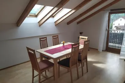 Image de GemĂĽtliche Dachgeschossferienwohnung mit Platz fĂĽr 1-6 Personen