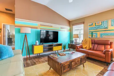Image de Pool & Golf Access: Vibrant Home in The Villages!