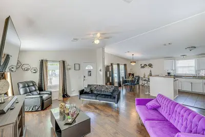 Image de 2 Mi to Downtown: West Palm Beach Home