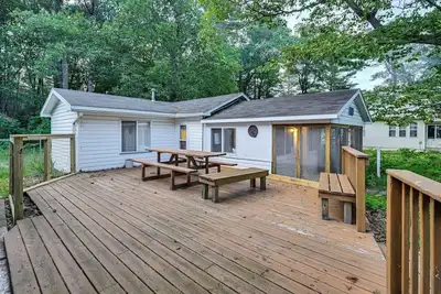 Image de Secluded East Tawas Cabin w/ Private Beach Access!