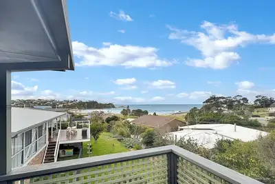 Image de 2-Bed Beach Haven with Garden & Alfresco Dining