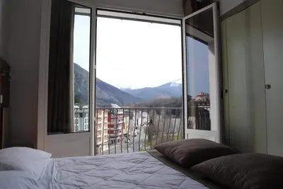 Image de Enjoy Homelike Comfort & Balcony Sights w/ Modern Amenities in Lourdes