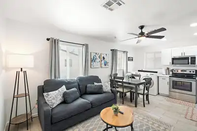 Image de 6. 5 miles from Downtown Phoenix