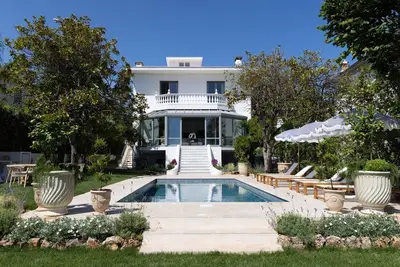 Image de Luxurious 6-bedroom seafront villa with swimming pool near Cannes