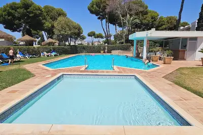 Image de Spectaculaire Maison JUMELÉE Dans Le Complexe Calme De Miraflores Pueblo Ii