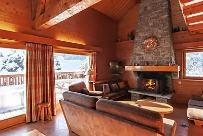 Image de Chalet familial 10 pièces à Meribel, proche des pistes, avec cheminée et terrasse, 12 personnes