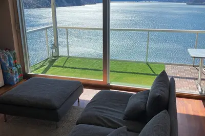 Romantic penthouse with panoramic lake view