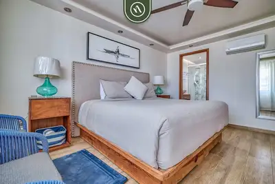 Image de 3br Condo with Private Balcony - Pool - Marina