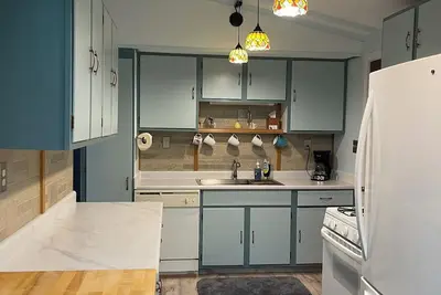 Image de Grandma's House La Charming 3-bedroom corporate apt /duplex w/WiFi, Lake Ann
