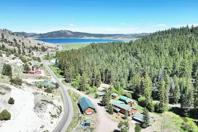 Image de Fox Creek Cottage located in Panguitch Lake