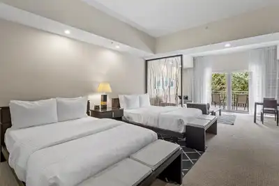 Image de Studio - Walk Doral Shopping, Dining, Nightlife