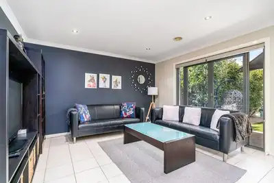 Image de New to Vrbo: Superb 3br Townhouse near Town Centre!