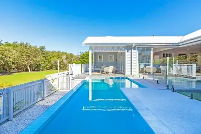 Image de Oceans 11 - Beachfront home located on cylinders drive