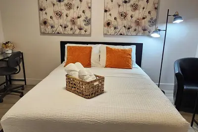 Image de Cozy Retreat: Private1-bedroom Suite on the highway in Mission