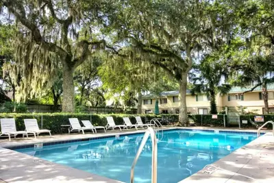 Image de Walk or Bike to Beach! Bright 2br Townhome w/Comm Pool | Patio | Grills | Stocked Kitchen | King Bed