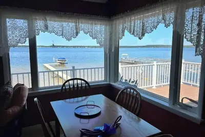 Image de Welcome to our lake front retreat! !