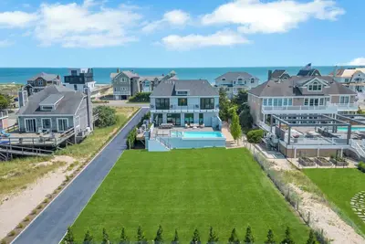 Image de Recently Renovated and Re-Designed Westhampton Beach Home, Amazing Water. . .