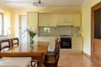 Image de Superb \"Tuscan\" style cottage dominates a magical landscape, welcomes families.