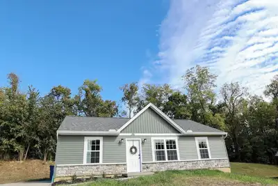 Image de Cozy Cottage - Near The Ark! A beautiful, cozy and comfy home you will love!