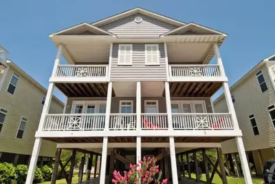 Image de Pleasure Island duplex, a local favorite for sun, sand, fun, and fishing
