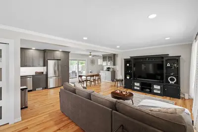 Image de New To Vrbo-3 bed 2 bath home with private yard in St Clair-close to everything!