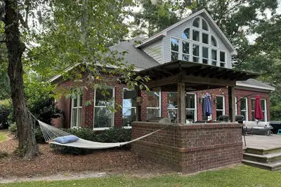 Image de Spacious waterfront house with private dock and mooring in lovely Lake Waccamaw