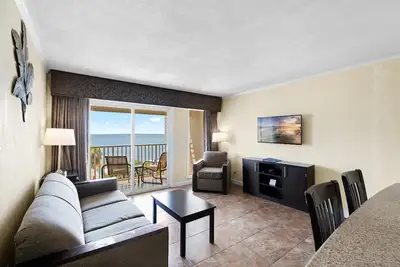Image de Budget Travel 1br w/ Balcony, Pool & Beach