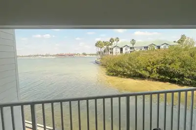 Image de Cozy 1br Condo w/ Conservation View & 2 Queens