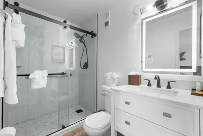 Image de Medical Travel 2br w/ Bay View, King & Queen
