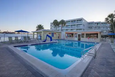 Image de Medical Travel 2br - King, Queen, Conservation View