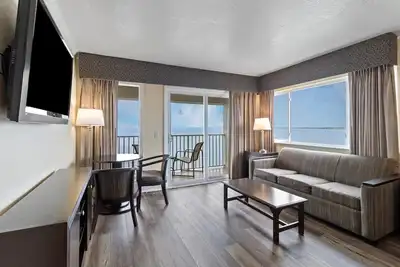 Image de Family 2br w/ Pool View, Balcony & Private Beach