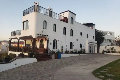 Image de Casa Luna - Large Oceanfront Villa - sleeps 20+  pool, jacuzzi, beachfront & bbq
