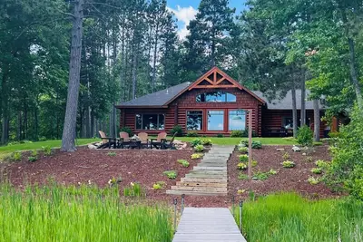 Quiet and cozy cabin located on the white fish chain.