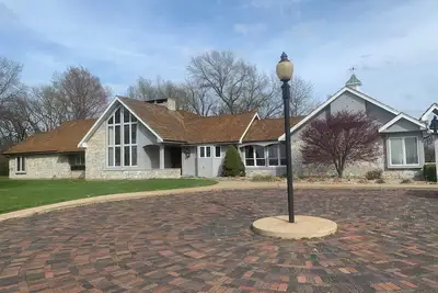 Image de Luxurious 35-Acre Gated Estate, <15 Min to Downtown St. Louis