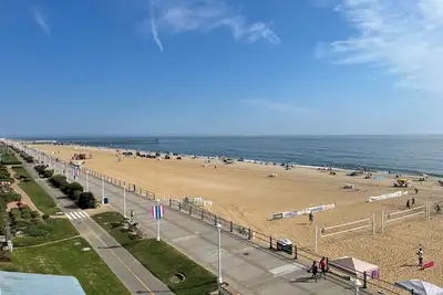 Image de Oceanfront 1-bedroom condo in Virginia Beach with Kitchen, Balcony, Pool, WiFi