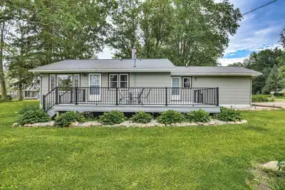 Image de Charming Reading Home w\/ Lake Views & Private Dock