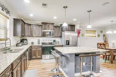 Image de Spacious West Columbia Home w\/ Patio & Grill!