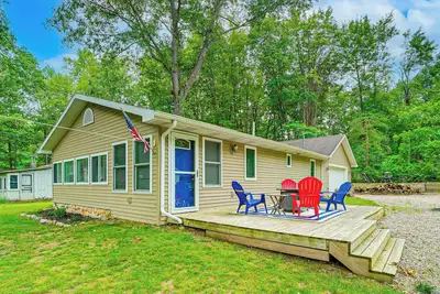 Image de 2 Fire Pits & Lake Access: Cozy Mecosta Getaway!