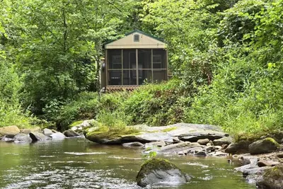 Image de New, Cozy Tiny Home On Creek w\/Wifi