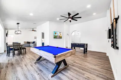 Image de Newly Remodeled House in Phoenix with a Heated Pool and Spa